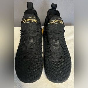 Lebron 16 ‘I’m King’ mens size 10